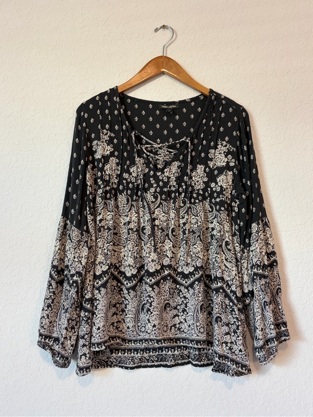 Billabong Black & White Paisley Lace-Up Tunic Large